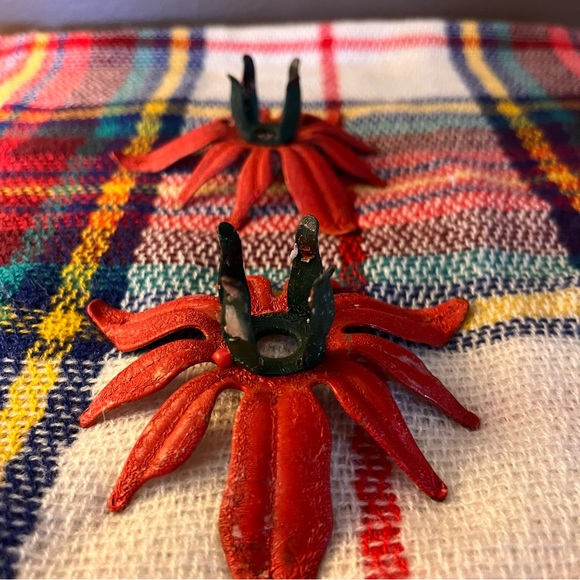 Vintage Poinsettia Christmas Holiday Pair of Metal Candle Holders - Picture 3 of 8